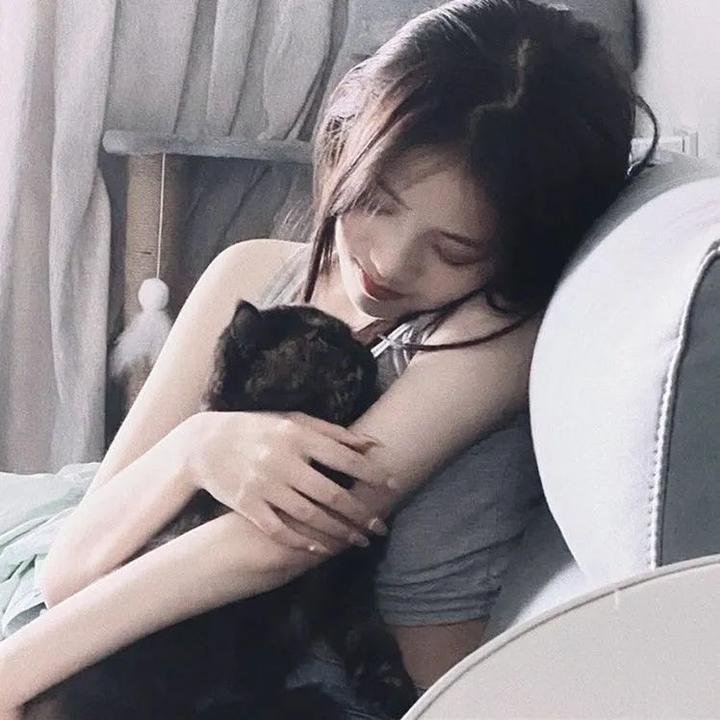 蒂拉和兰妮劫火车